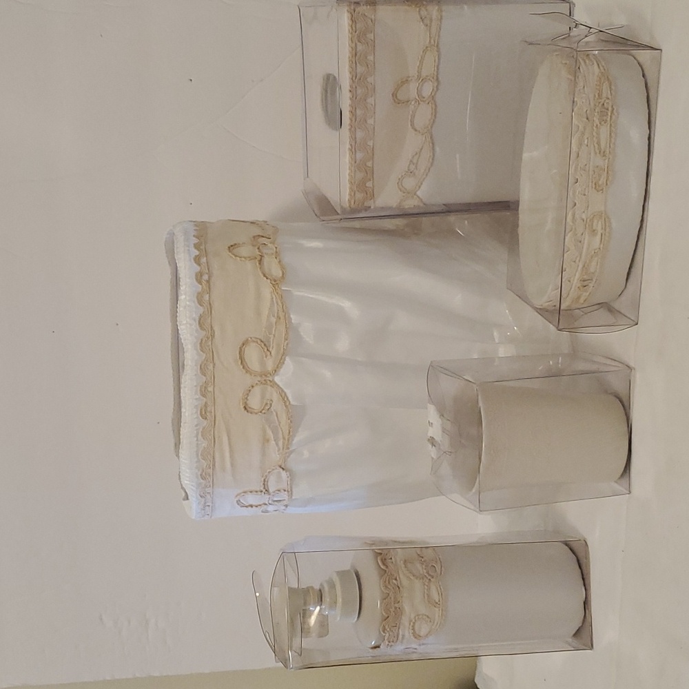 5 Piece Bath Basket Lotion Tissue Glass Soap Dish